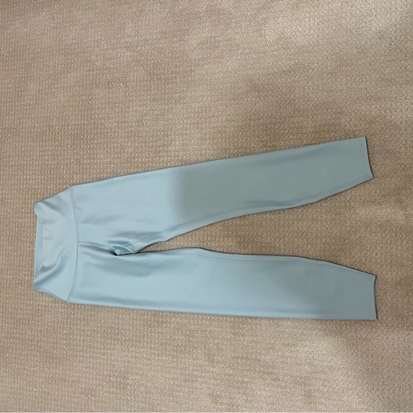 Alo Airlift Leggings - Picture 5 of 5